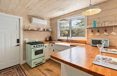 Queens House | The River Shack with Sauna