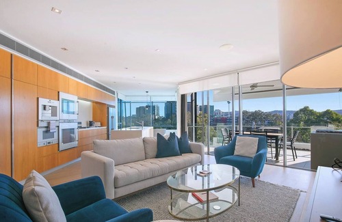 West End Apartment | The Riveredge Chic Resort Style Luxury near CBD
