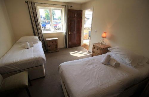 Lechlade Hotel | The Riverside