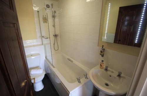 Lechlade Hotel | The Riverside