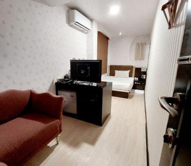 Cianjin District Hotel | The Riverside Hotel Fashion