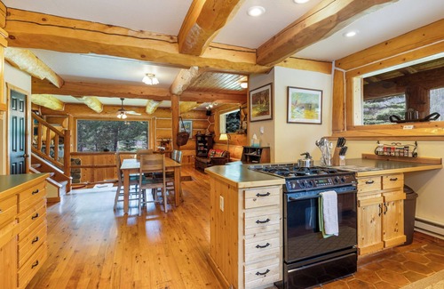 Clinton Cabin | The Riverstone provides a beautiful place to relax and enjoy life