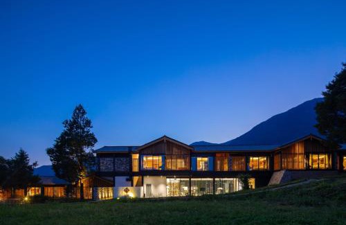Yulong Hotel | The Rock Hotel