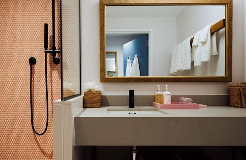 Queens Hotel | The Rockaway Hotel