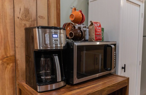 Pipestem Cabin | The Rocky Mount: Cozy cabin atop The New River Gorge