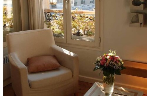 Pigalle Apartment | The "romantic Little Flat" in Montmartre
