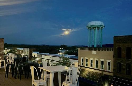 McMinnville Apartment | THE ROOF TOP ON MAIN Downtown Main Street McMinnville TN