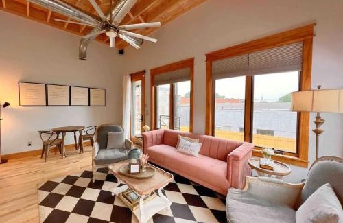 McMinnville Apartment | THE ROOF TOP ON MAIN Downtown Main Street McMinnville TN