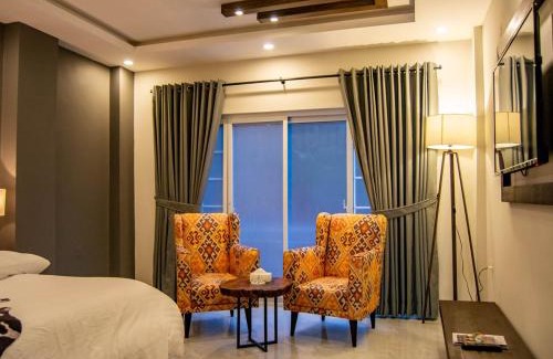 Murree Hotel | The Roomy Lodge, Murree