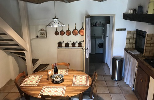 Cornillon-sur-lʼOule House | The roost of crows
