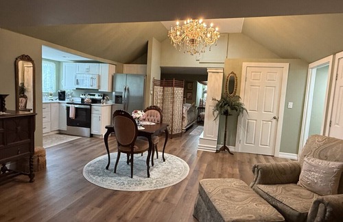 Guthrie Apartment | The Rose Cottage at The Carriage House