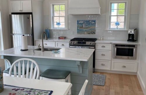 Sandwich Cottage | The Rose Cottage of Sandwich Village