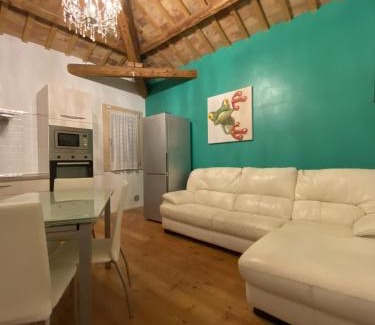 Cavarzere Apartment | The Roses House vicino Chioggia, Sottomarina e Venezia