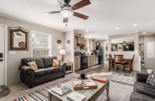 East Fultonham House | The Roseville Ridge Retreat