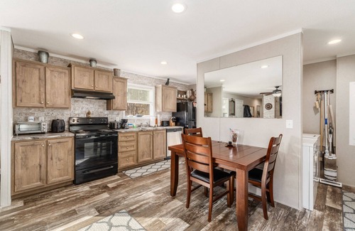 East Fultonham House | The Roseville Ridge Retreat
