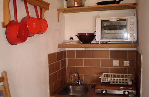 Pelissanne Apartment | The Roucas garden