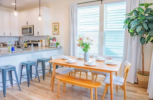 Pleasant Street House | The Royal Crane Suite, New Build, Upscale, Central