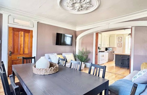 Quartier 5-4 Apartment | The Royal d'Antan 8 people Parking