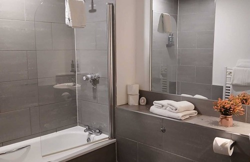 Castle Quarter Hotel | The Royal Hotel Cardiff