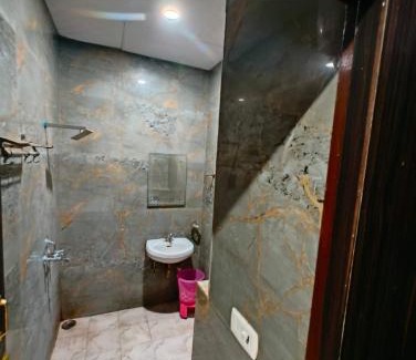 Bareilly Hotel | The royal hotel