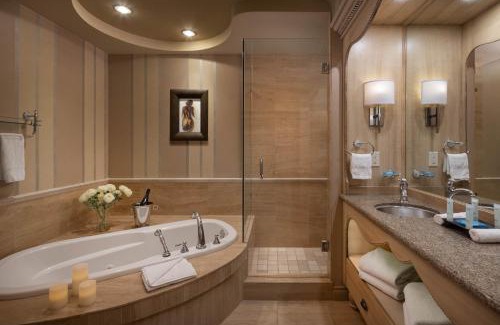 Kelowna Central Business District Resort | The Royal Kelowna - Bellstar Hotels & Resorts