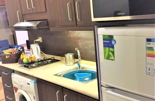 Amman Apartment | The Royal Luxury Superior Queen cot
