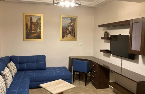 Amman Apartment | The Royal Luxury Superior Queen cot