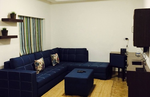 Amman Apartment | The Royal Luxury Superior Queen cot