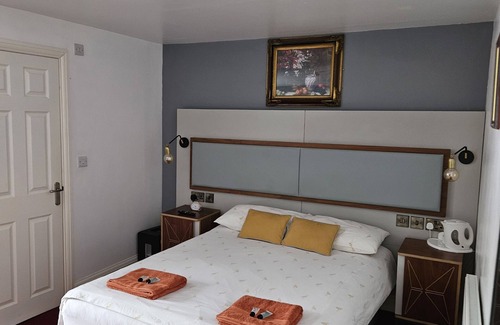 Chapel en le Frith Hotel | The royal oak hotel