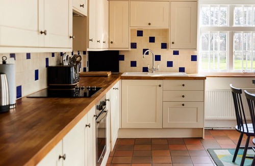 Princes Risborough House | The Royal Retreat -Elegant 7BDR with Garden