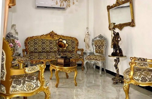 Simon Bolivar House | The Royalty Inn