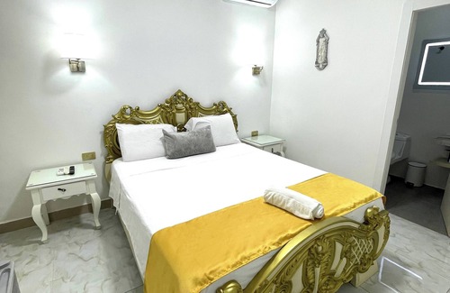 Simon Bolivar House | The Royalty Inn