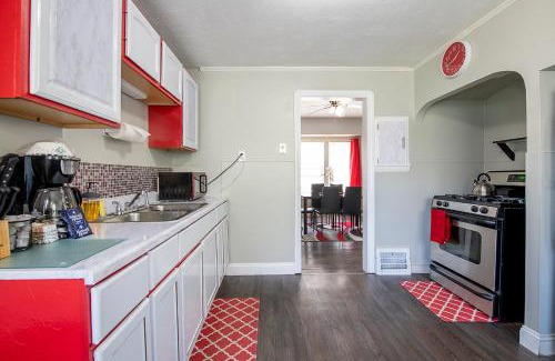 Cleveland House | The Rubi Lounge - Private Rooms with Shared Kitchen, Living Room And Bathroom Free Street Parking Near Downtown