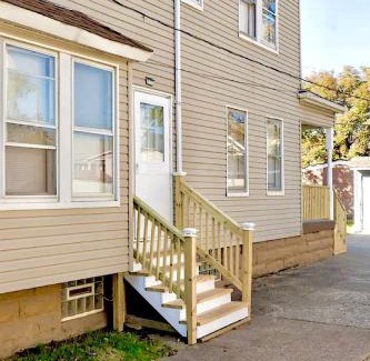 Cleveland House | The Rubi Lounge - Private Rooms with Shared Kitchen, Living Room And Bathroom Free Street Parking Near Downtown