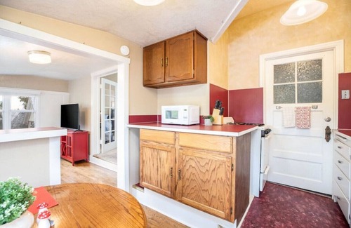 Lower Avenues Apartment | The Ruby Suite - Charming Historic Avenues's Apt