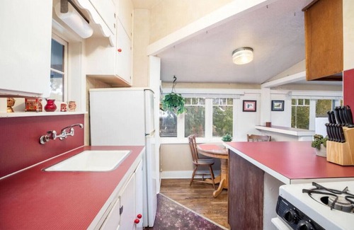 Lower Avenues Apartment | The Ruby Suite - Charming Historic Avenues's Apt