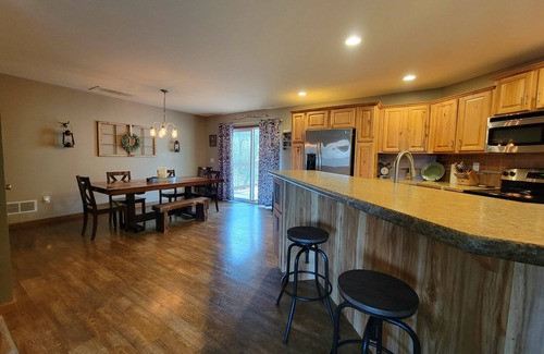 Gallipolis Ferry House | The Runaway Retreat- No cleaning fee! Dogs & Kids stay Free!