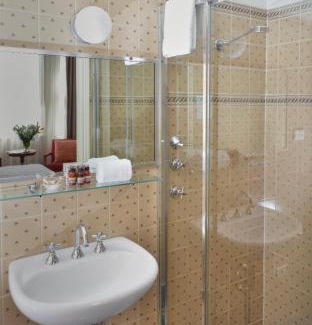 The Rocks Hotel | The Russell Boutique Hotel