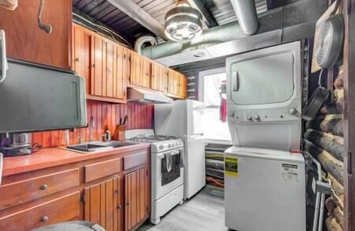 Blakeslee House | The Rustic Cabin The Rustic Cabin