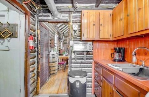 Blakeslee House | The Rustic Cabin The Rustic Cabin