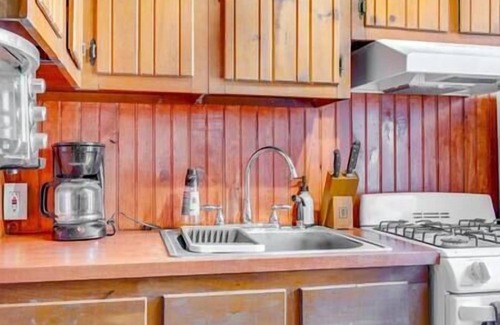 Blakeslee House | The Rustic Cabin The Rustic Cabin