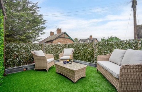 York Apartment | The Saddlers - a couples retreat that sleeps 2 guests in 1 bedroom