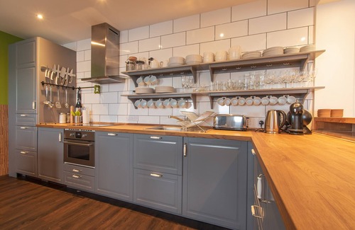 Bowmore House | The Saddlers House - the cheapest price per bed!