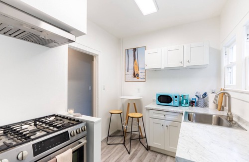 Alamitos Beach Condo | The Sailor’s Nest - Cosy Condo By the Sea