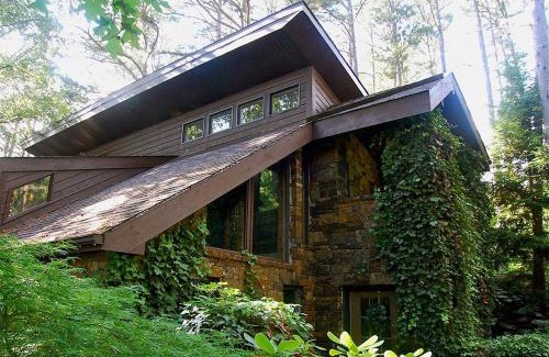 Blue Eye House | The Sanctuary