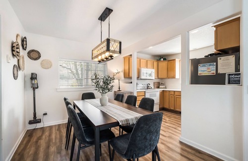 Rockaway Beach House | The Sand Dollar Beach House- 3 min walk to the beach and Pet Friendly!