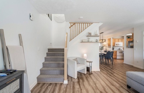 Rockaway Beach House | The Sand Dollar Beach House- 3 min walk to the beach and Pet Friendly!
