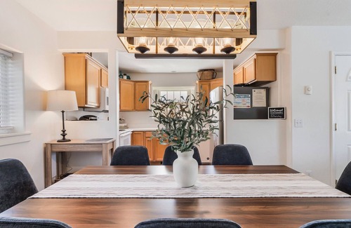 Rockaway Beach House | The Sand Dollar Beach House- 3 min walk to the beach and Pet Friendly!