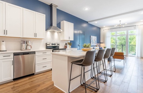 Inglewood Condo | The Sapphire Jewel - Luxury Condo in East