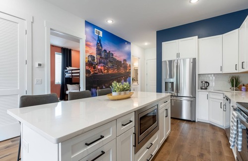 Inglewood Condo | The Sapphire Jewel - Luxury Condo in East